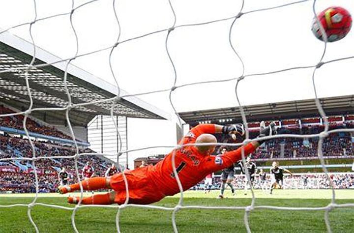 Alexandre Pato scores the second goal for Chelsea from the penalty spot 