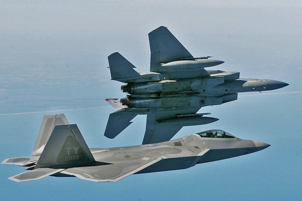 f-15_and_f-22_1