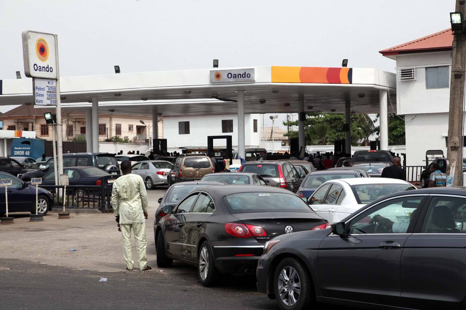 Back home, Africa’s top oil producer is unable to import enough gasoline. Drivers in this city of 21 million have spent days inching through miles-long lines to fill their tanks at the few pumps still operating. 
