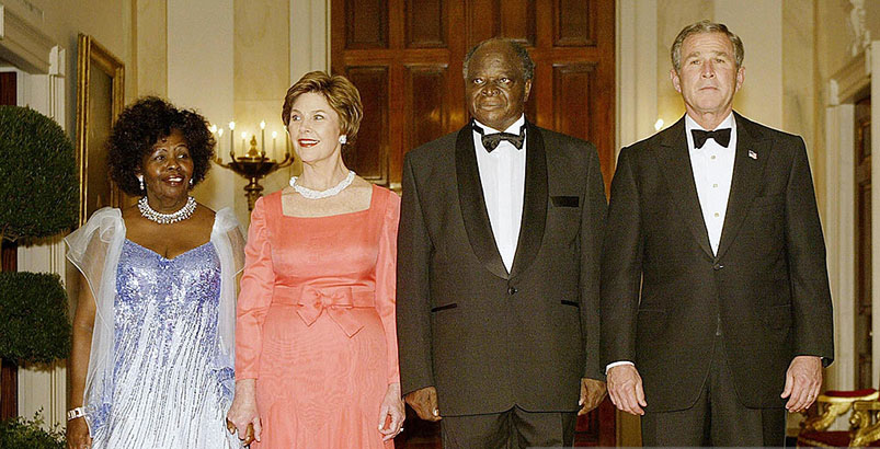 US President George W. Bush (R), First Lady Laura Bush (2nd-L), President Mwai Kibaki (2nd-R) of Kenya, and his wife Lucy Kibaki (L) pose for a photo.