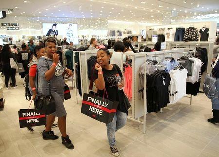 South African shoppers flocked to the opening Thursday of one of Africa's largest malls outside Johannesburg, despite rising unemployment is rising and slowing economic growth. 