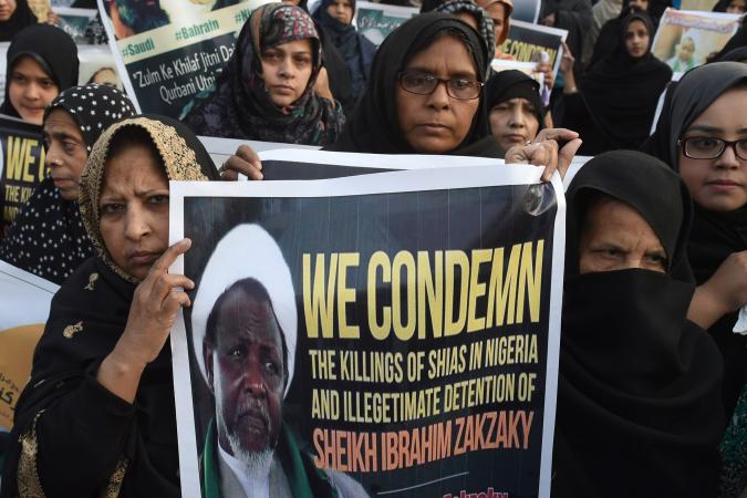 pakistani-shiite-muslims-carry-sheikh-zakzaky-placard