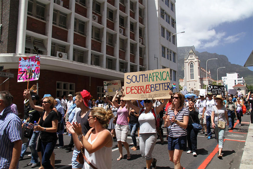 JOHANNESBURG — South Africateeters on the edge of an economic cliff. At the bottom is the debt rating known as junk, which economists say is a distinct possibility in coming months.