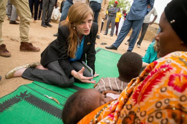 Samantha Power with the bereaved. The boy's family also received two cows, flour, onions, rice, salt, sugar, soap and oil, according to the Associated Press news agency.