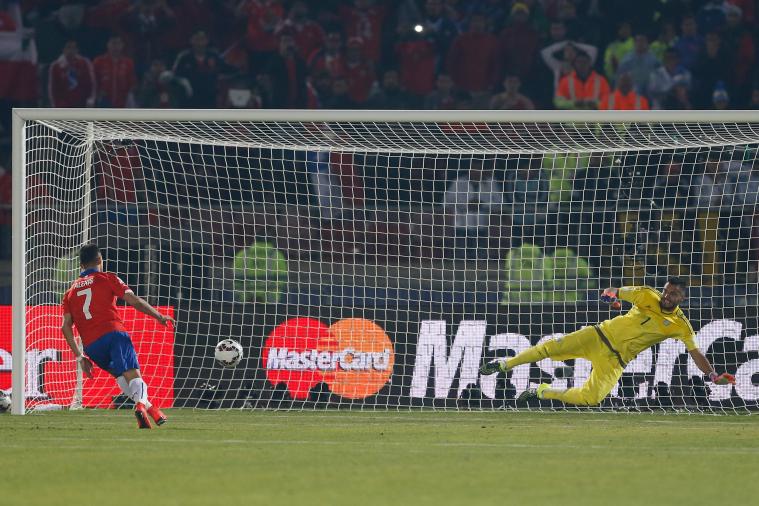 Alexis Sanchez Wins Copa America for Chile with the Coolest Penalty kick.