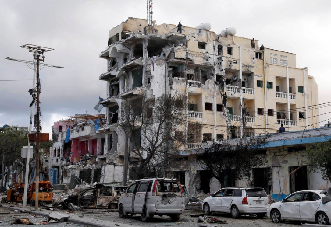 Somali forces take positions at Hotel Ambassador on Maka Al Mukaram Road in Somalia's capital Mogadishu on June 2. Gunment stormed the hotel and took guests hostage after a suicide bomber detonated explosives outside. (FEISAL OMAR / REUTERS) 