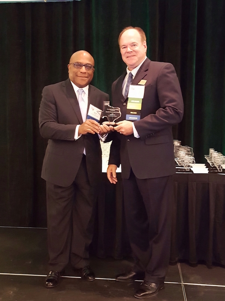 Steve Arms, Chair of the Board of Directors of Quality Texas Foundation, presented the Performance Excellence Award to Houston Community College for their collaborations to improve student success rates.  Accepting from HCC is Dr. Michael Edwards. 