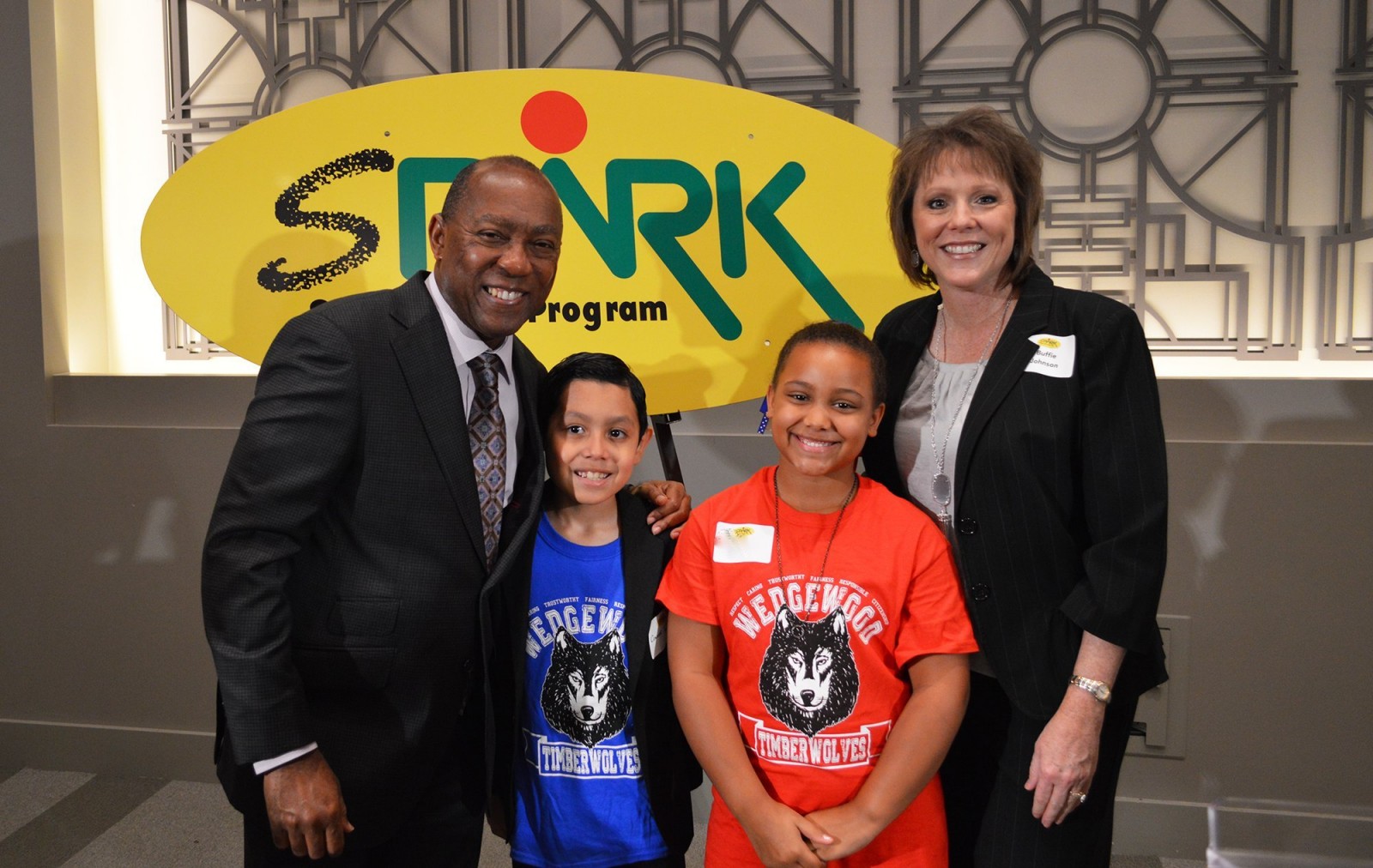 Mayor Sylvester Turner with Wedgewood Elementary students and Principal Buffie Johnson. 